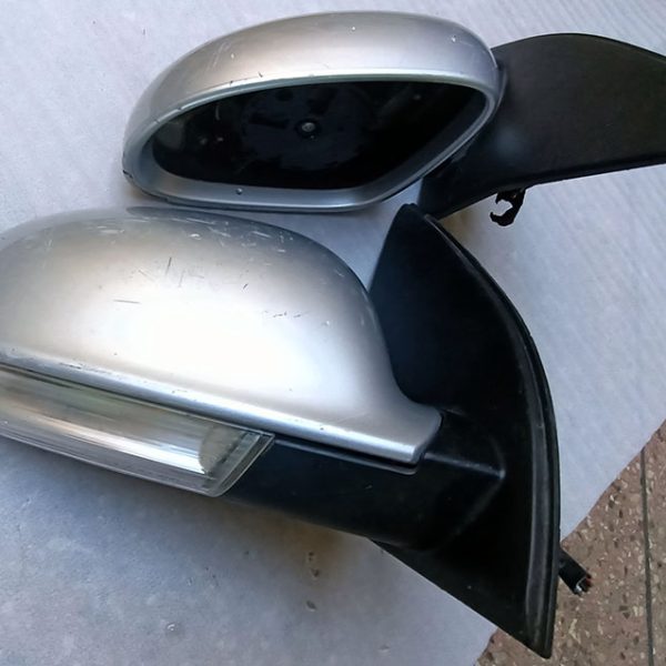 VW Passat Right Side Mirror